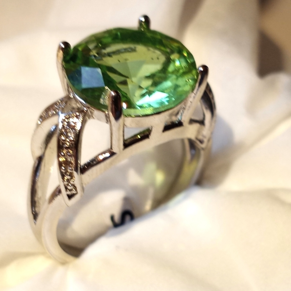 Green Amethyst round center stone ring in silver - Picture 6 of 8